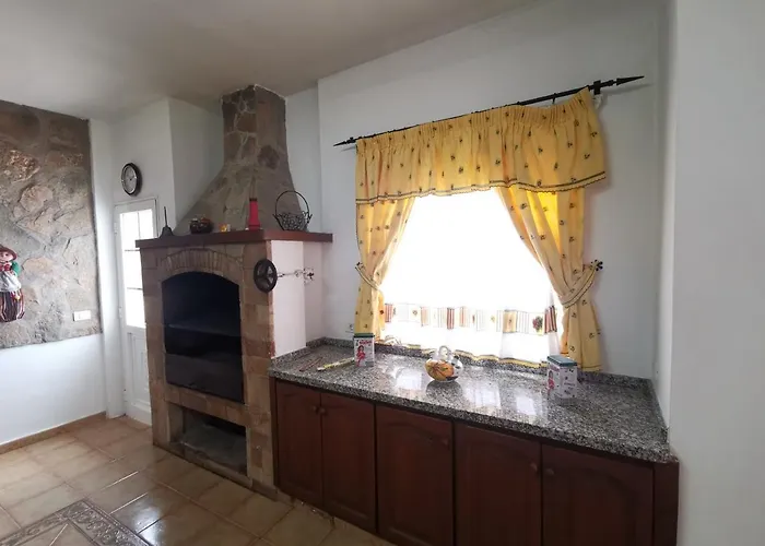 Dolores En Adeje Адехе