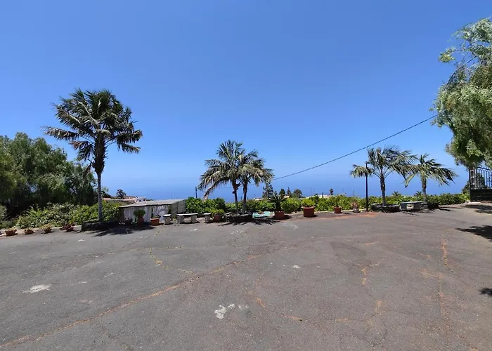 Dolores En Adeje Адехе