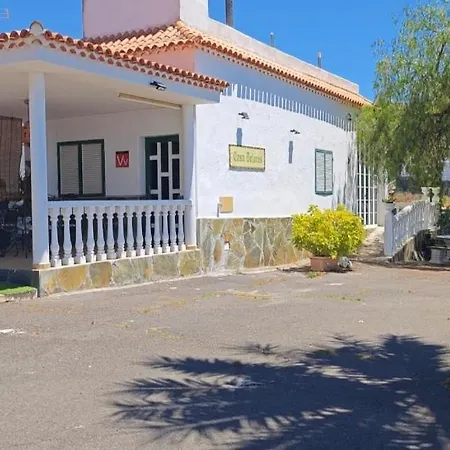 Dolores En Adeje Nyaraló *